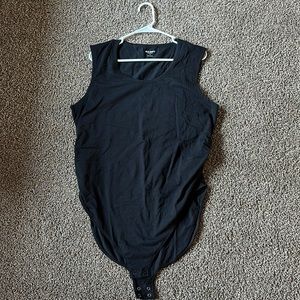 Sleeveless maternity body suit